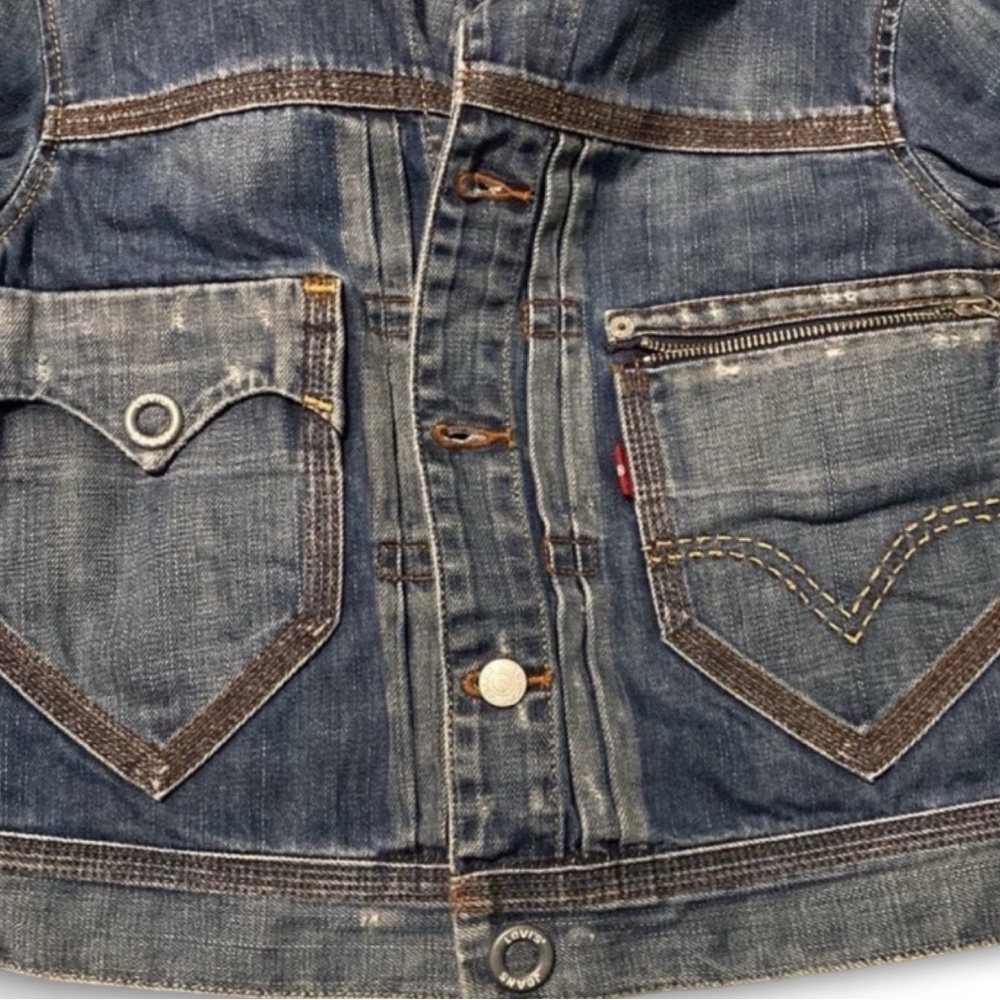 Levi’s Denim Button Up Blue Jean Jacket - Picture 9 of 15
